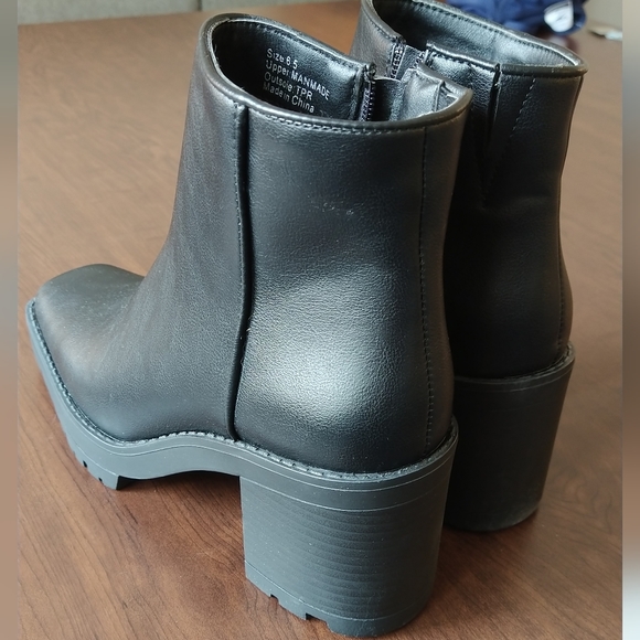 Alex Bootie Lug Sole Black Leather Slip on - Picture 6 of 7